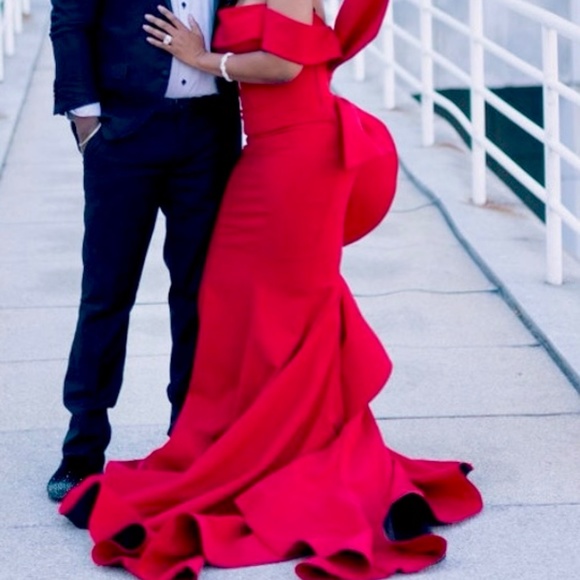 Beautiful Red Couture Gown - Picture 2 of 7